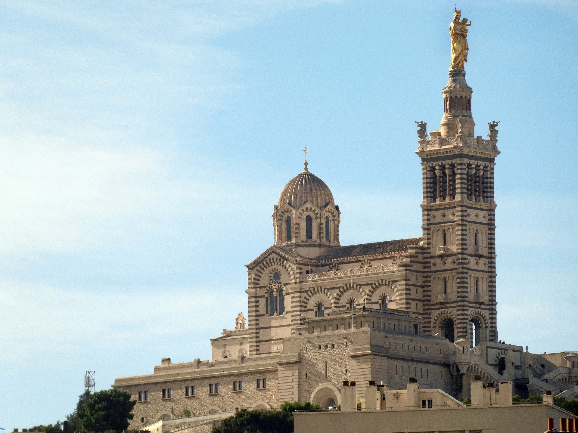 Notre-Dame-de-la-Garde : emblème de Marseille
